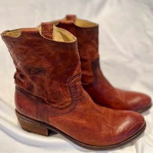 Frye Carson tab short boot cognac brown , size 7 B